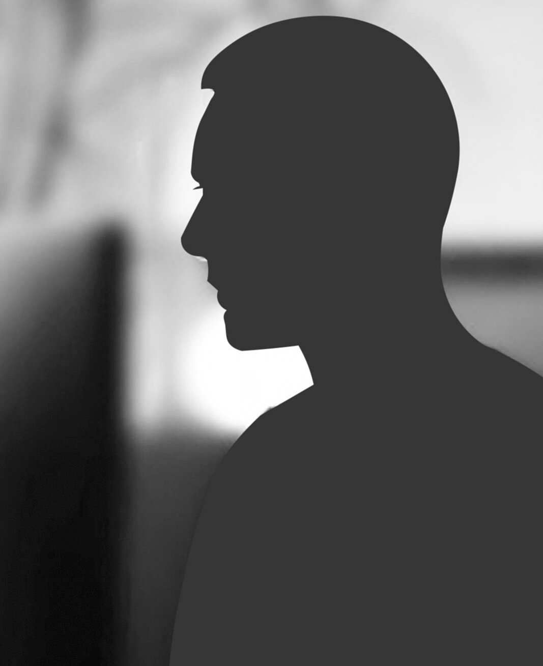 Platzhalter Bild - Silouhette eines Mannes im Büro